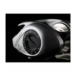 Savage Gear SG10 300 BC RH Rechtshand Baitcastrolle 5 Savage Gear SG10 300 BC RH Rechtshand Baitcastrolle -Sportfischen Savage Gear SG10 300 BC LH Baitcastrolle Detail