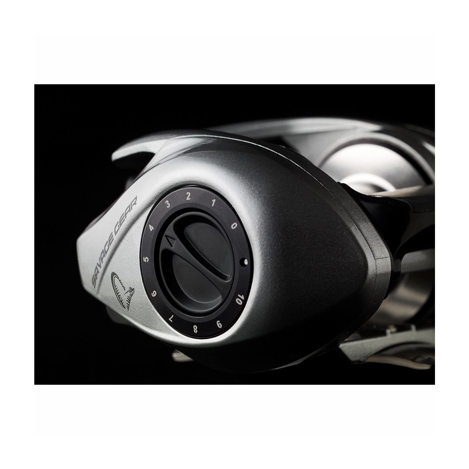 Savage Gear SG10 300 BC RH Rechtshand Baitcastrolle 4 Savage Gear SG10 300 BC RH Rechtshand Baitcastrolle - Image 2